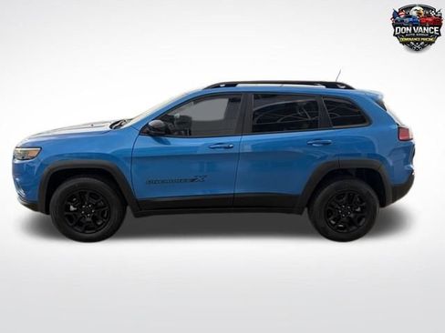 Used 2022 Jeep Cherokee Latitude w/ Sun & Sound Group AWD/4WD image 3