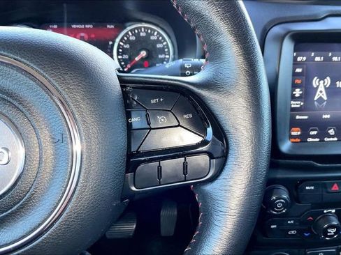 Used 2022 Jeep Renegade Latitude w/ Convenience Group AWD/4WD image 21