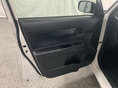 Used 2011 Scion xB FWD image 15