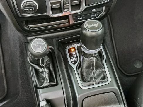 Used 2023 Jeep Wrangler Unlimited Sahara w/ Cold Weather Group AWD/4WD image 16