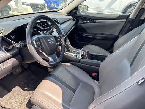 Used 2018 Honda Civic Touring image 2