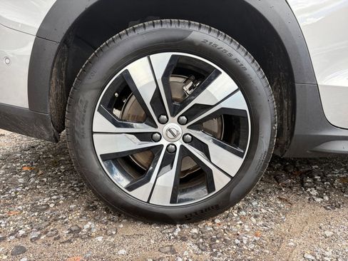 Used 2025 Volvo V60 B5 Cross Country Plus image 29