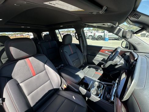 New 2026 Chevrolet Traverse RS image 12