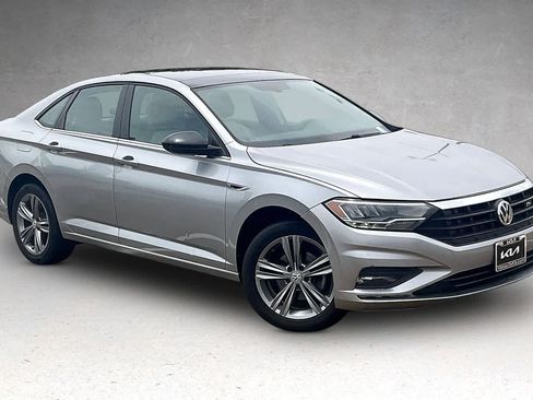 Used 2019 Volkswagen Jetta R-Line w/ R-Line Cold Weather Package FWD image 19