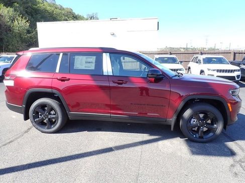 New 2025 Jeep Grand Cherokee L Altitude image 8