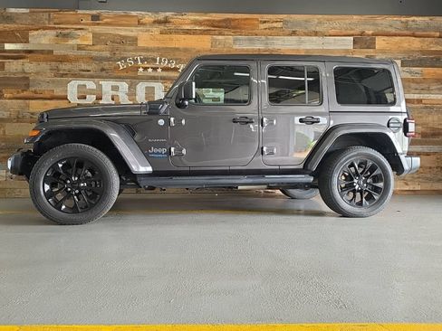 Used 2021 Jeep Wrangler Unlimited Sahara w/ Cold Weather Group AWD/4WD image 14