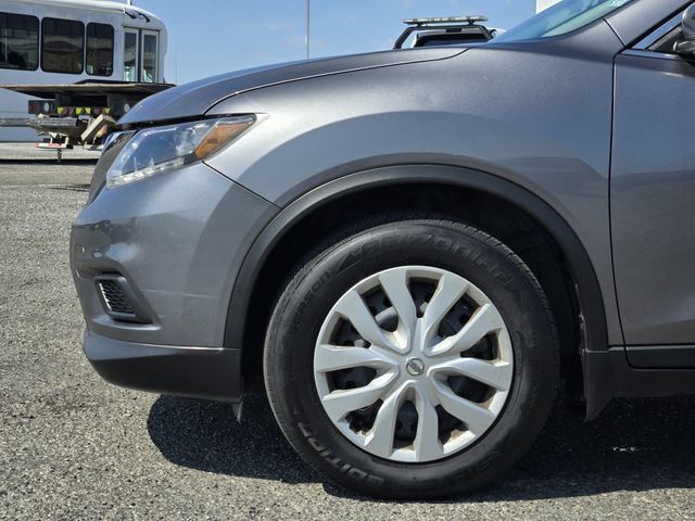 Used 2016 Nissan Rogue S w/ Appearance Package FWD image 9