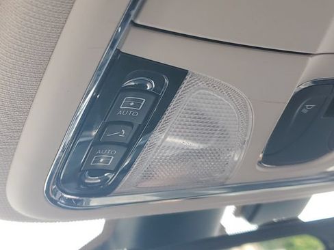 Used 2016 Jeep Cherokee Overland FWD image 31