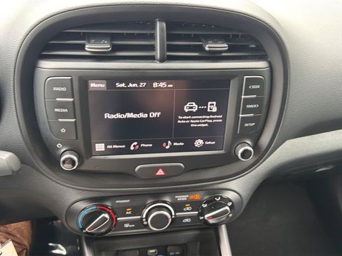 Used 2025 Kia Soul LX w/ LX Technology Package FWD image 16