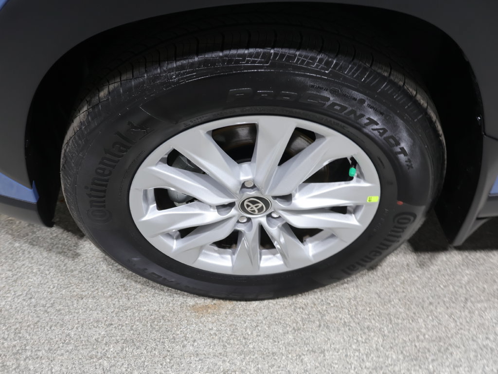 Used 2026 Toyota Corolla Cross LE AWD/4WD image 9