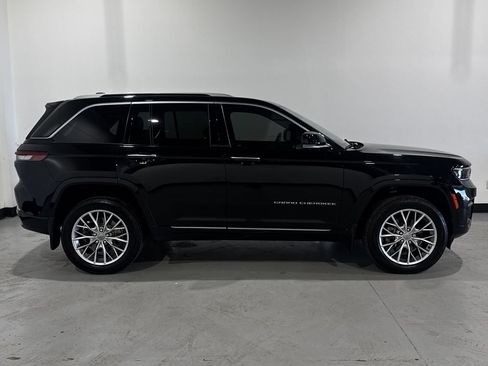 Used 2022 Jeep Grand Cherokee Summit w/ Luxury Tech Group V AWD/4WD image 22