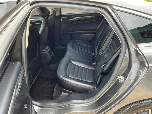 Used 2017 Ford Fusion SE w/ Fusion SE Technology Package FWD image 31