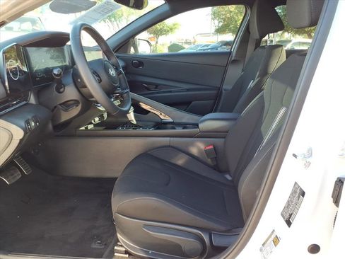 Certified 2025 Hyundai Elantra SEL image 13