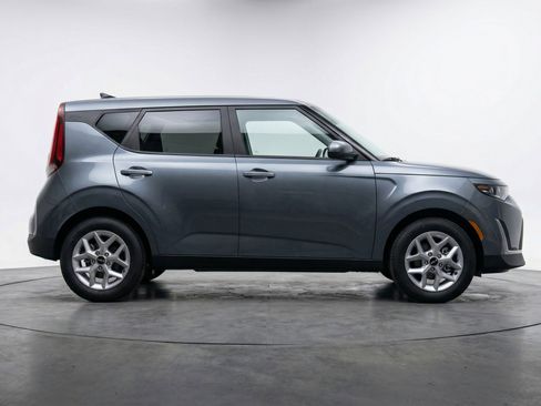 Used 2025 Kia Soul FWD image 11
