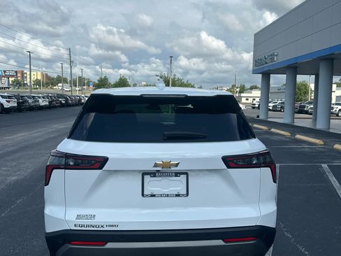 Used 2025 Chevrolet Equinox LT AWD/4WD image 4
