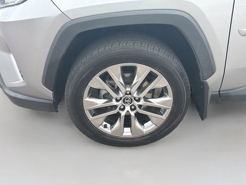 Used 2020 Toyota RAV4 XLE Premium image 11