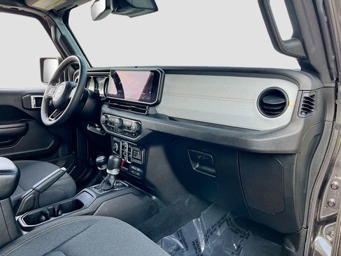 Certified 2024 Jeep Gladiator Sport AWD/4WD image 28