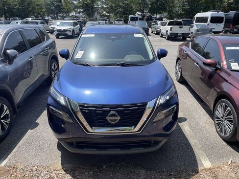 Used 2023 Nissan Rogue SV FWD image 2