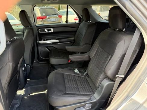 Used 2021 Ford Explorer XLT image 33