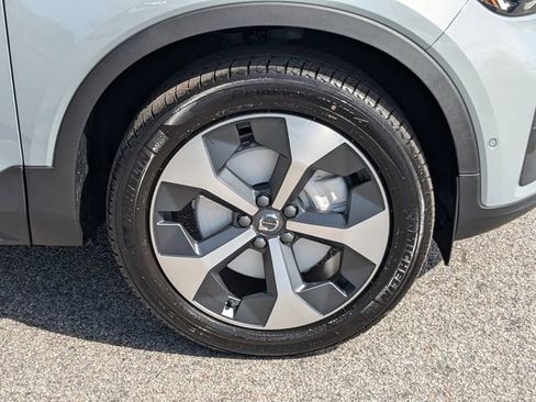 Certified 2025 Volvo XC40 B5 Plus w/ Protection Package Premier image 14