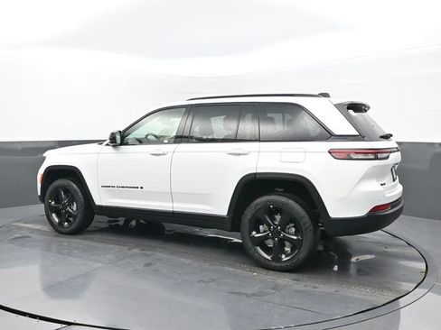New 2025 Jeep Grand Cherokee Altitude AWD/4WD image 3