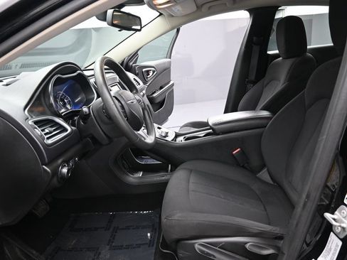 Used 2015 Chrysler 200 Limited FWD image 10