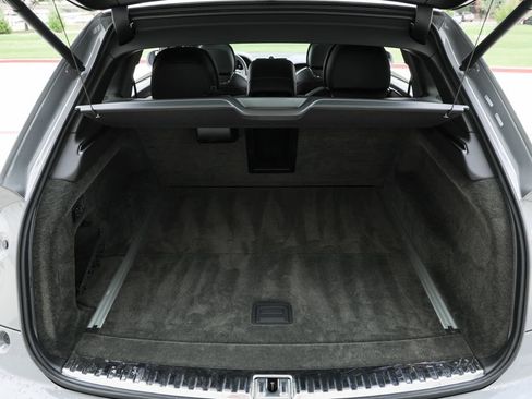 Used 2023 Bentley Bentayga Extended Wheelbase AWD/4WD image 28