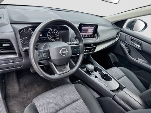 Used 2025 Nissan Rogue SV FWD image 7