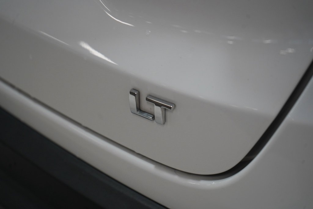 Used 2025 Chevrolet Trax LT FWD image 9