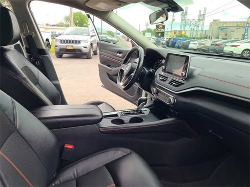 Used 2022 Nissan Altima 2.5 SR image 16