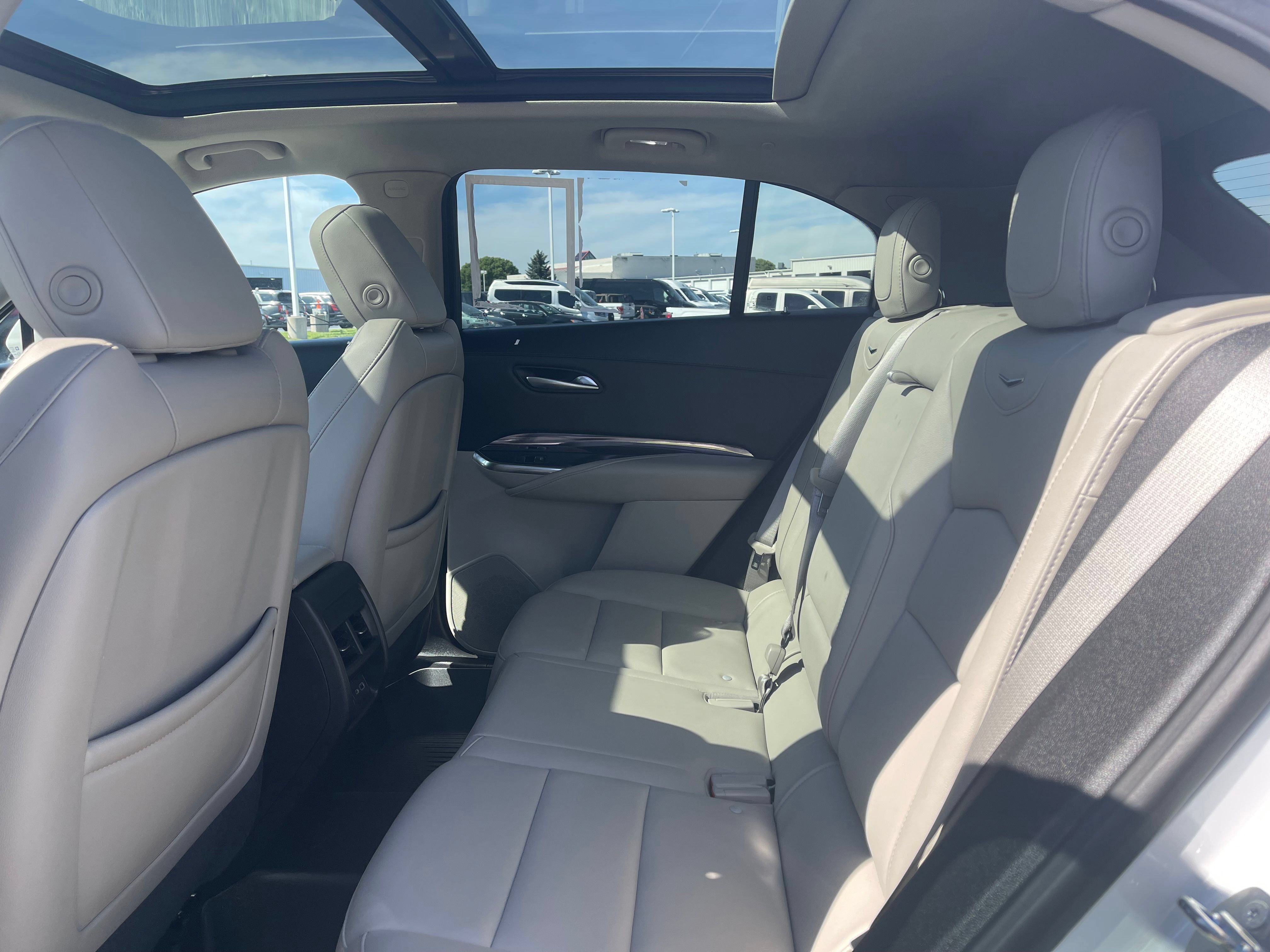 Used 2023 Cadillac XT4 Luxury w/ Cold Weather Package AWD/4WD image 16