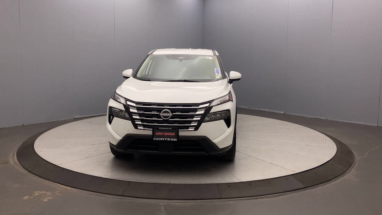 Used 2025 Nissan Rogue SV AWD/4WD image 8