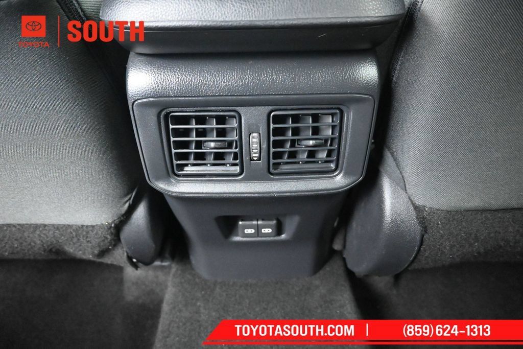Used 2025 Toyota RAV4 XLE AWD/4WD image 25