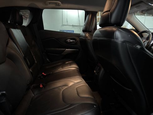 Used 2019 Jeep Cherokee Limited AWD/4WD image 19