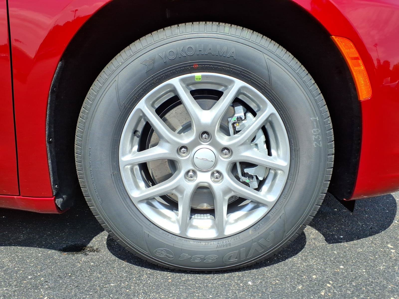 New 2027 Chrysler Pacifica Select FWD image 9