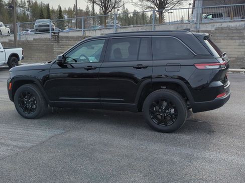 New 2026 Jeep Grand Cherokee Altitude AWD/4WD image 4