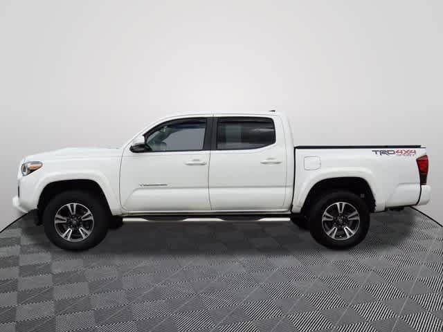 Used 2018 Toyota Tacoma TRD Sport AWD/4WD image 2