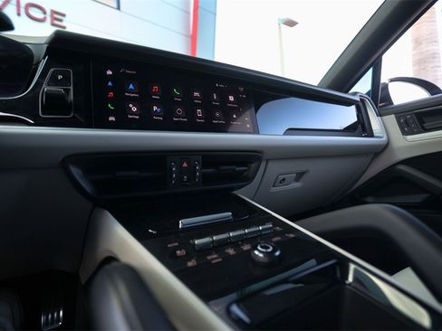 Used 2024 Porsche Cayenne S image 30