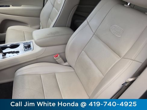 Used 2011 Jeep Grand Cherokee Overland w/ Mopar Chrome Edition Group AWD/4WD image 18