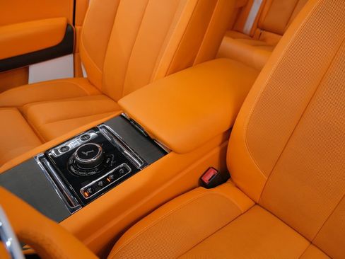 Used 2024 Rolls-Royce Cullinan AWD/4WD image 38