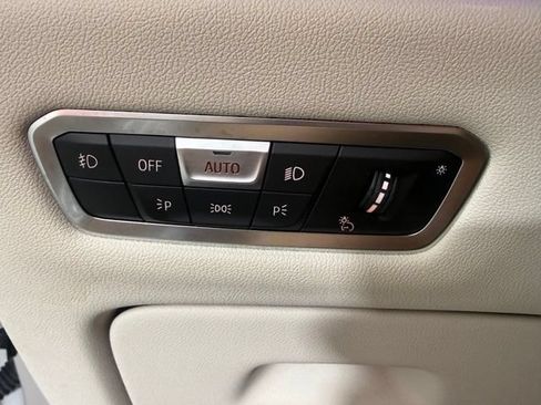 Used 2022 BMW X7 xDrive40i w/ Premium Package AWD/4WD image 46