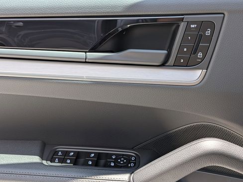 New 2026 Porsche Cayenne Coupe AWD/4WD image 15