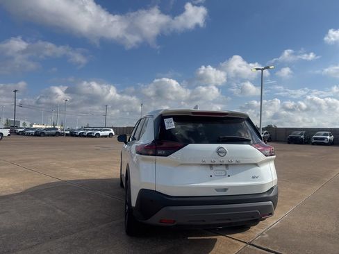 Certified 2023 Nissan Rogue SV FWD image 16