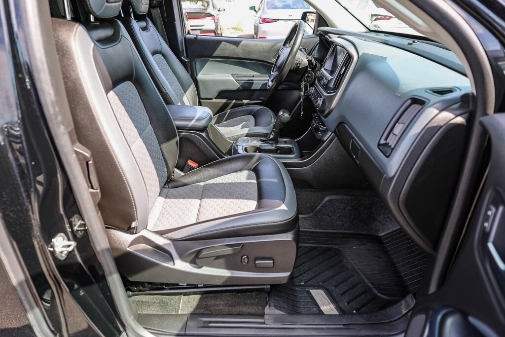 Used 2018 Chevrolet Colorado Z71 w/ Z71 Midnight Edition AWD/4WD image 6