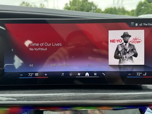 Used 2025 BMW 760i xDrive w/ Executive Package image 25