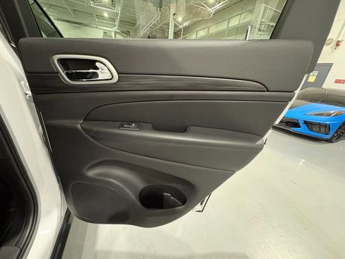 Used 2022 Jeep Grand Cherokee Laredo E w/ Security & Convenience Group AWD/4WD image 41