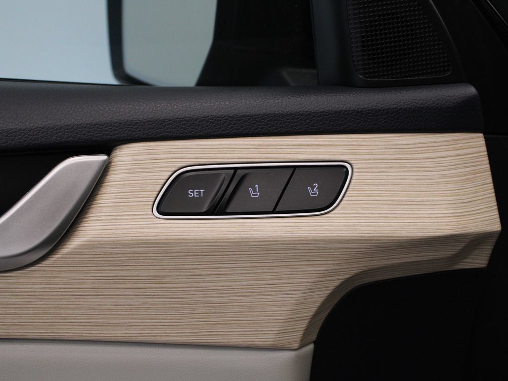 Used 2023 Hyundai Palisade Calligraphy w/ Winter Package FWD image 12
