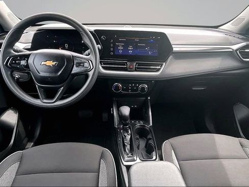 Used 2025 Chevrolet TrailBlazer LT AWD/4WD image 7