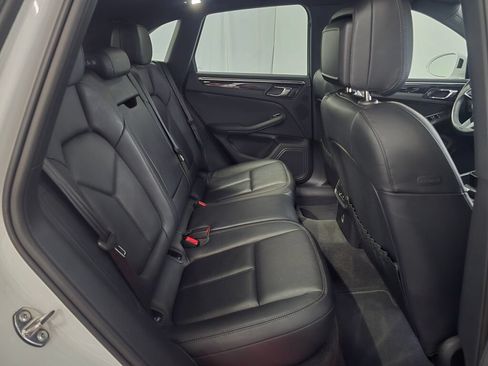 Certified 2024 Porsche Macan AWD/4WD image 25