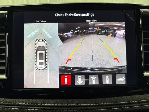 Used 2026 Chrysler Pacifica Limited w/ Uconnect Theater Family Group FWD image 26